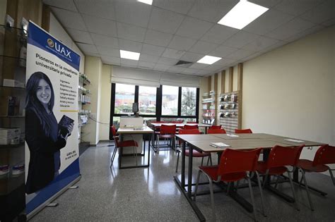 Uax Inaugura Su Nueva Aula Virtual De Simulaci N De Farmacia Un