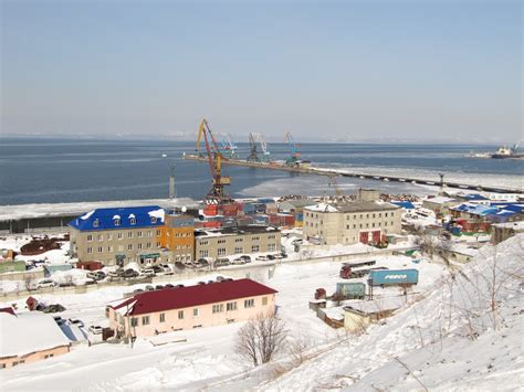 Фото зимняя панорама порта Корсаков в городе Корсаков