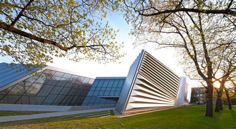 How Zaha Hadid The Queen Of The Curve Redefined Our Cities Cnn