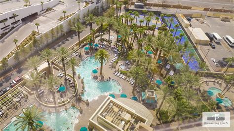 Which Las Vegas Hilton Grand Vacations Club Is Right For You The Strip Or The Elara The