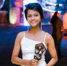 Yohani (Wiki) Height, Weight, Age ,Boyfriend, Biography & Family ...