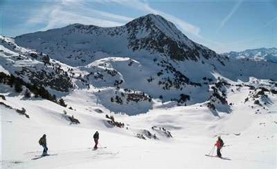 Valle de Arán una ruta blanca por sus pueblos y tradiciones