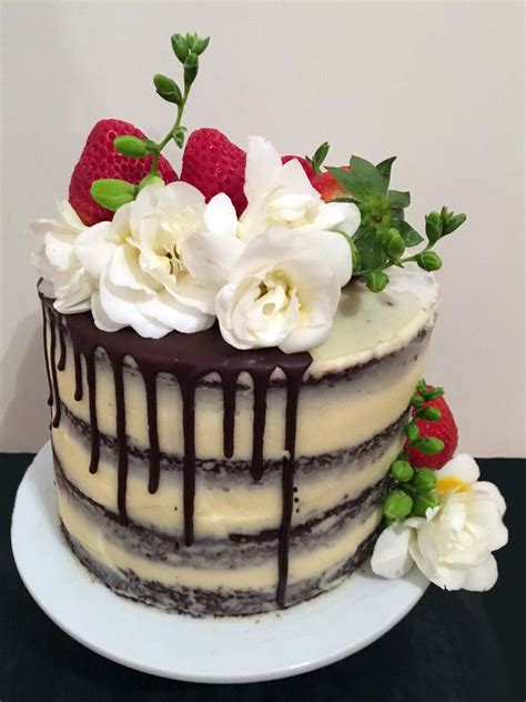 Naked Cake Mit Erdbeeren Und Fresien Carpetortams Webseite