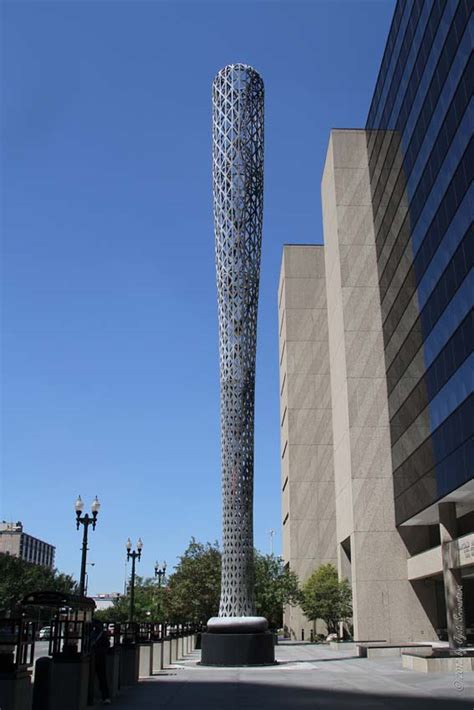 Public Art in Chicago: Loop [Batcolumn - by Claes Oldenburg]