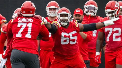 Chiefs’ Trey Smith gets no contract advice from Chris Jones | Kansas