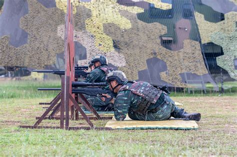 广西北海：武警特战队员开展实弹射击训练央广网