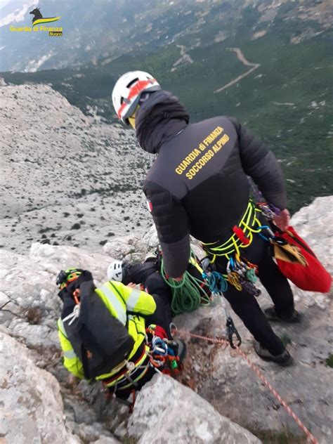 Guardia Di Finanza Intervento All Alba Per Salvare Due Alpinisti