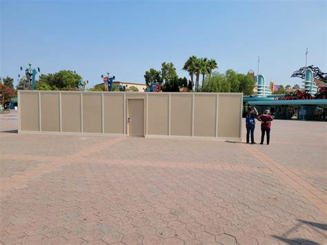 Photos Construction Walls Spring Up In Esplanade Between Disneyland