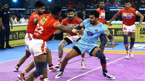 Bengaluru Bulls Cross Swords With Patna Pirates In Vivo Pro Kabaddi