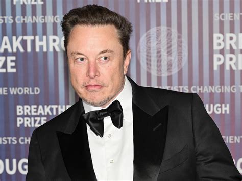 Elon Musk busca trabajadores sin experiencia en España con sueldo de