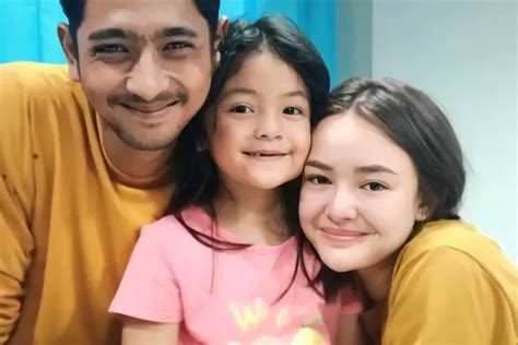 Bikin Baper Lagi Arya Saloka Dan Amanda Manopo Foto Bareng Anak