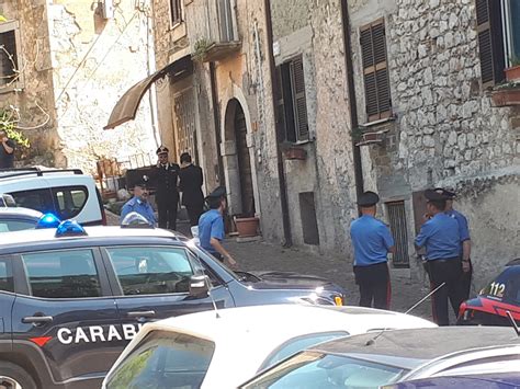 Strage In Famiglia A Frosinone Pap Uccide I Figli A Fucilate E Poi Si