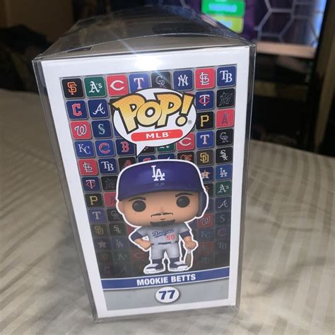 Funko Pop Vinyl Mookie Betts With Pop Protector Mlb Los Angeles