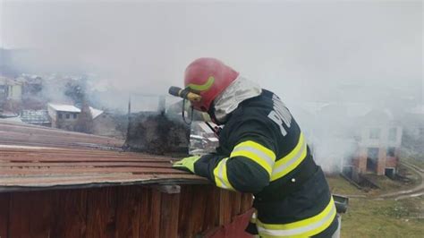 Interven Ie A Pompierilor Militari Din Ale D Dup Ce Hornul Unui Bloc