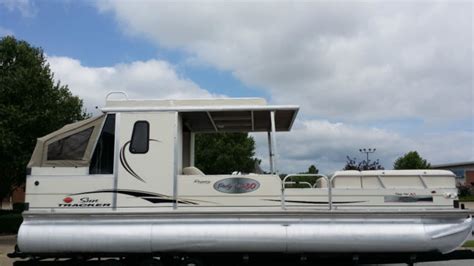 2006 Sun Tracker Party Hut 30ft W Hard Top Rear Enclosure Clean Sun Tracker Party Hut 30