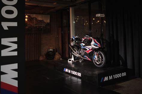 Foto Bmw M Rr Meluncur Di Indonesia Harga Rp Miliar