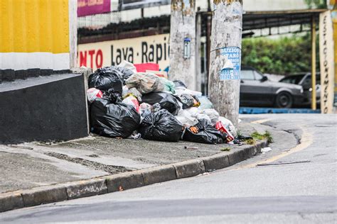 greve dos garis acúmulo de lixo aumenta em 130 cidades de São