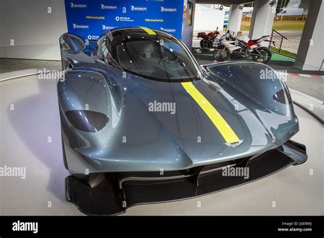 Aston Martin Valkyrie Hi Res Stock Photography And Images Alamy