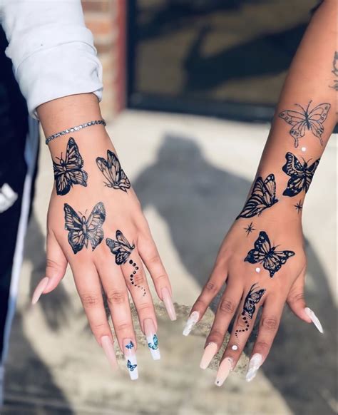 60 Epic Hand Tattoos That Will Drop Jaws