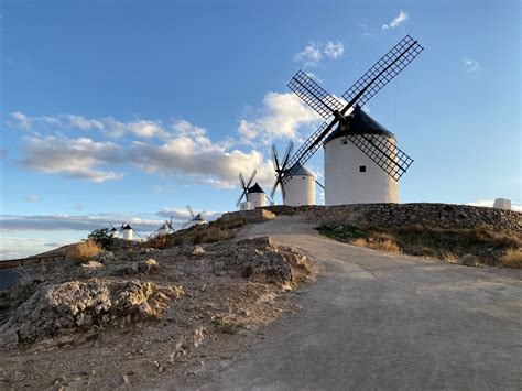 Visita a los molinos de viento y castillo de Consuegra Las manos de mamá