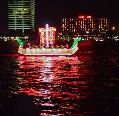 Galley Wench Tales: Best Lighted Boat Parade