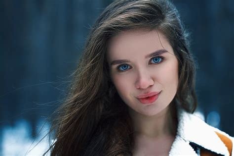 Online Crop HD Wallpaper Models Blue Eyes Brunette Face Girl