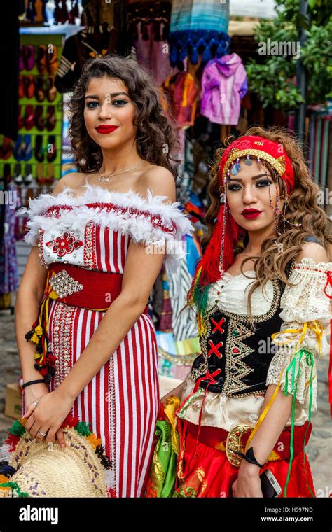 Two Moroccan Women In Costume, Chefchaouen, Morocco Stock Photo - Alamy