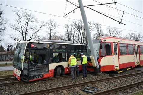 Zderzenie Autobusu Z Tramwajem W Gda Sku Os B Poszkodowanych Rmf