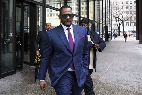 R Kelly Is Moved To Nyc For Sex Trafficking Trial Celebrity Insider