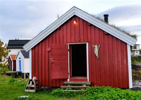 Cottage By The Sea—the Rorbuer Fishermens Cabins Of Norway