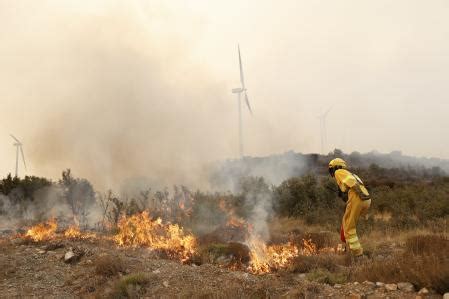 Evolucionan Favorablemente Los Incendios De Vall D Ebo Y Bej S