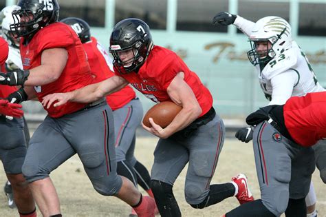 Montana Western football rolls past Rocky Mountain College 40-10 ...