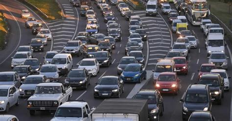 Caos y largas demoras por un choque múltiple en la Autopista La Plata