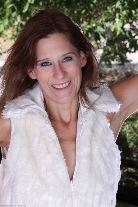 Brunette Lady Jay Dee Spreads Her Mature Pussy Big Ass Cheeks CoedCherry