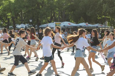 Flashmob celebrating dance and friendship Uniunea Elenă din România