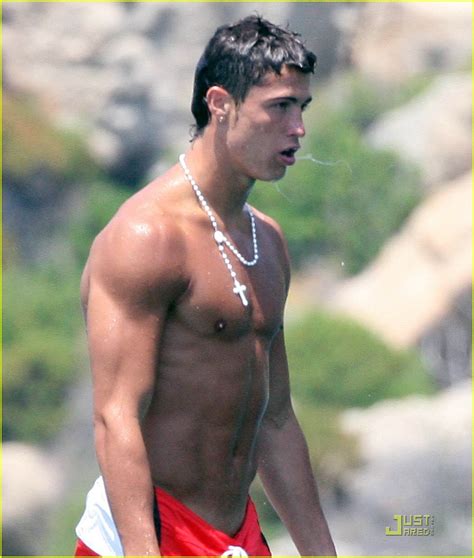 Ronaldo Shirtless On Holiday Cristiano Ronaldo Photo 1704889 Fanpop