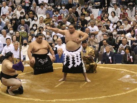 大相撲・秋巡業 「発祥の地」でぶつかり合い 3300人が大歓声 桜井 ／奈良 毎日新聞