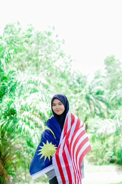 Premium Photo Muslim Woman Happy Holding A Malaysian Flag Malaysia