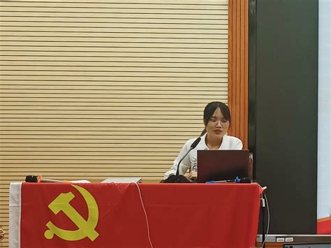 马克思主义学院本科生第三党支部开展学习贯彻习近平总书记在中央政治局第五次集体学习时的重要讲话精神专题党课暨毕业生党员教育活动 南宁师范大学