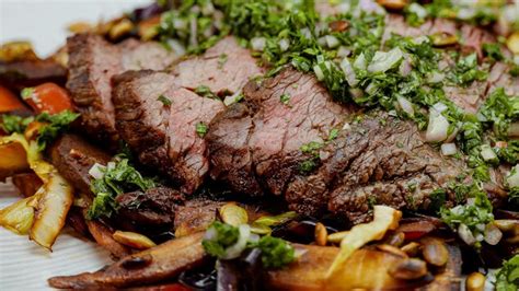 Bavette De Bœuf Grillée Et Sauce Chimichurri Mordu