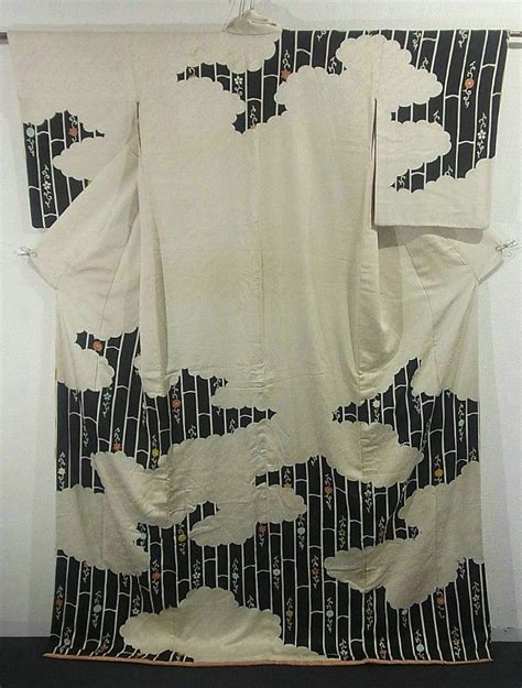 Japan Susohiki Kimono For Dancing With Kikuchrysanthemum Arabesque