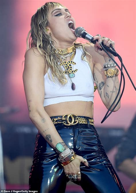 Glastonbury 2019 Miley Cyrus Puts On A Very Raunchy Show In Festival Debut Daily Mail Online