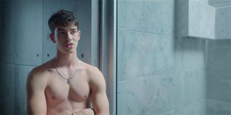 Elite 4 tutte le scene hot tra Arón Piper Manu Ríos e Omar Ayuso la