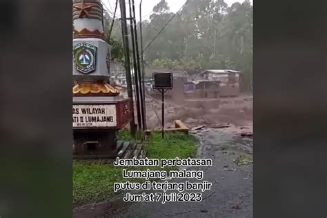 Viral Video Jembatan Perbatasan Lumajang Malang Putus Akibat Banjir