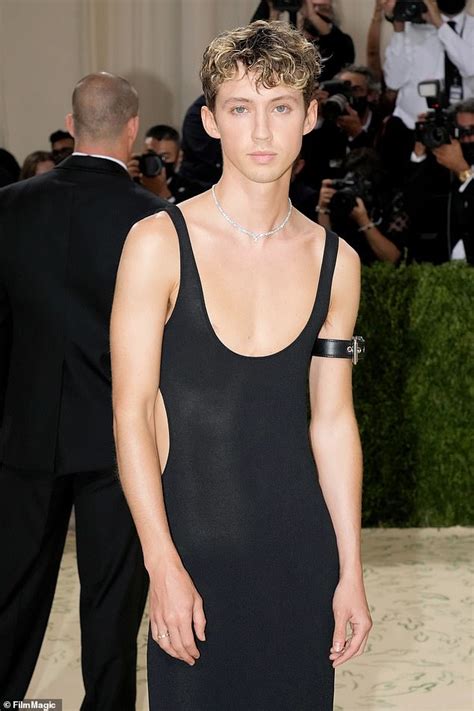 Troye Sivan Shows Off His Sensational Figure On The Met Gala Red Carpet