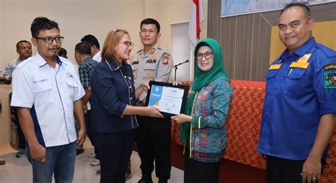 Dr Susanti Terima Penghargaan Di Acara Workshop Dan Perayaan Hut Ke