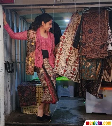 Foto Mengajar Pakai Kebaya Intip Potret Dian Sastro Dalam Balutan