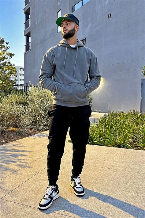 Black Sweatpants Outfit Men