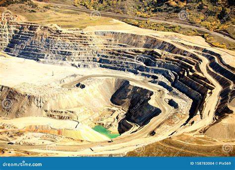 Los Niveles De Una Mina De Cobre A Cielo Abierto Foto De Archivo