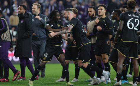 Conference League Anderlecht Fait Un Pas Vers Les Demis Grâce à Sa Victoire Contre Laz